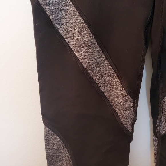 Victoria's Secret VSX Sport | Black/Gret Knockout Crop Leggings - Picture 2 of 6